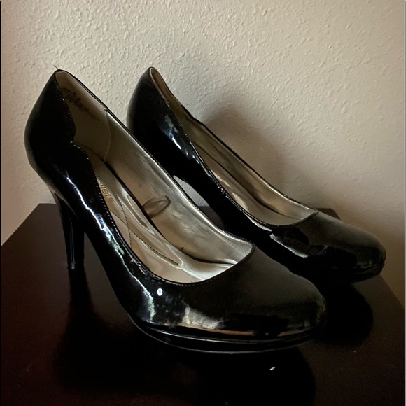 Andrew Geller Shoes - Black Pleather Pumps
